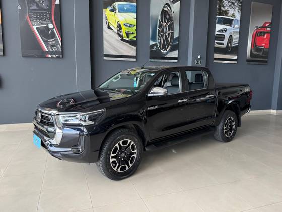 TOYOTA HILUX 2.8 D-4D TURBO DIESEL CD SRX 4X4 AUTOMÁTICO